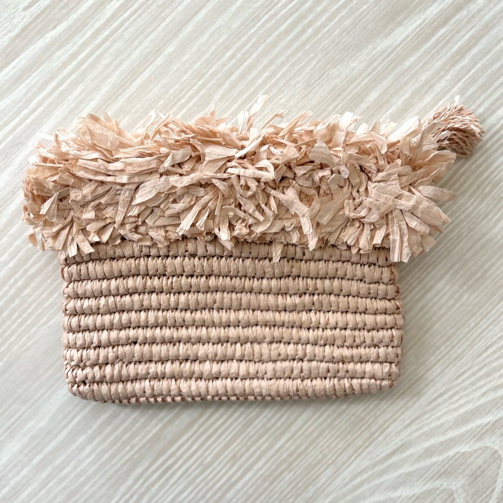BTB Los Angeles Woven Clutch - Picture 2 of 4